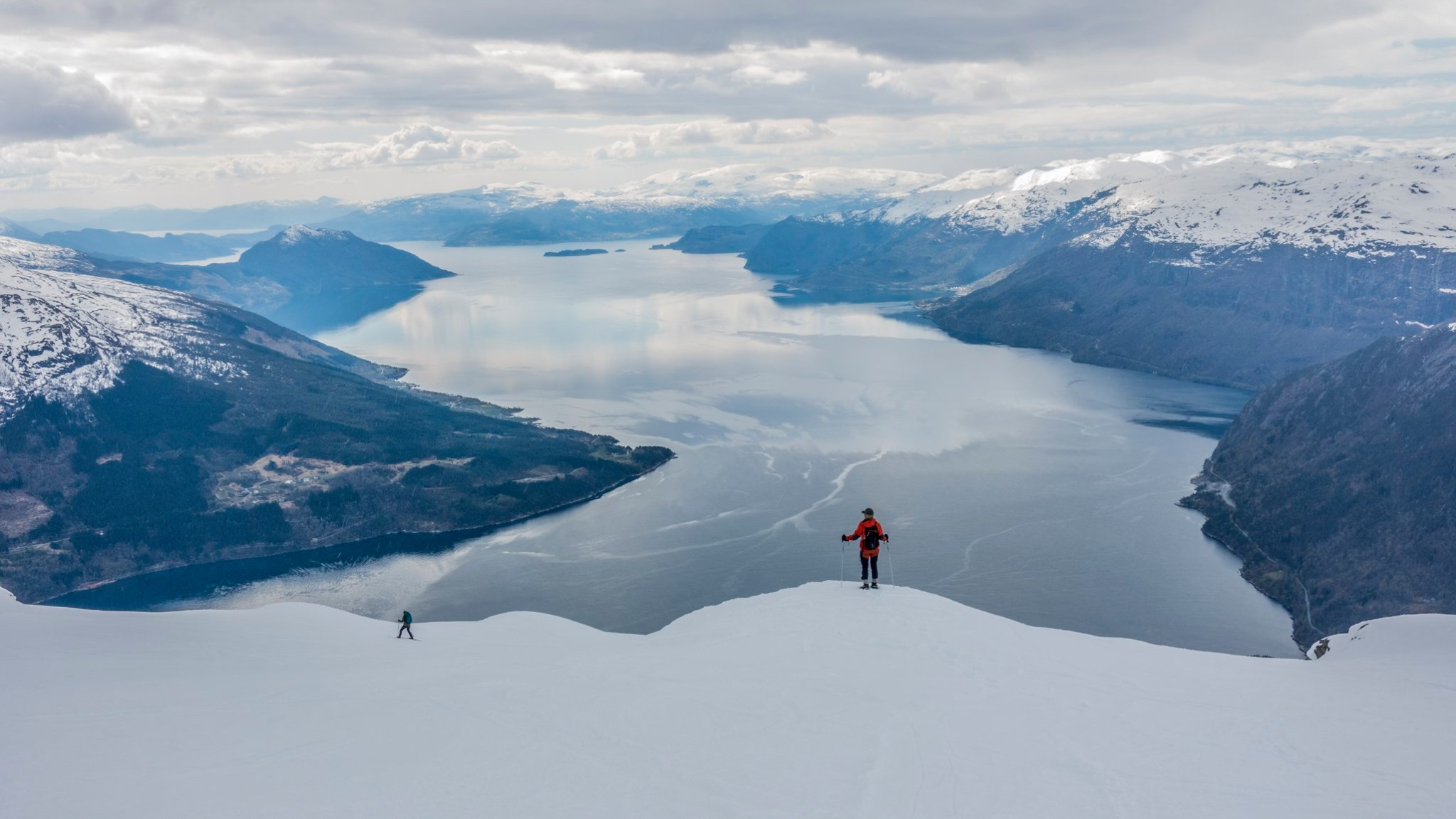 Mountain peaks in Hardanger and Trolltunga