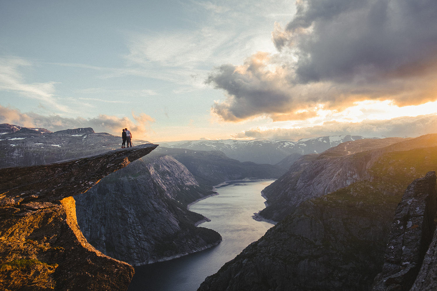 Trolltunga Active