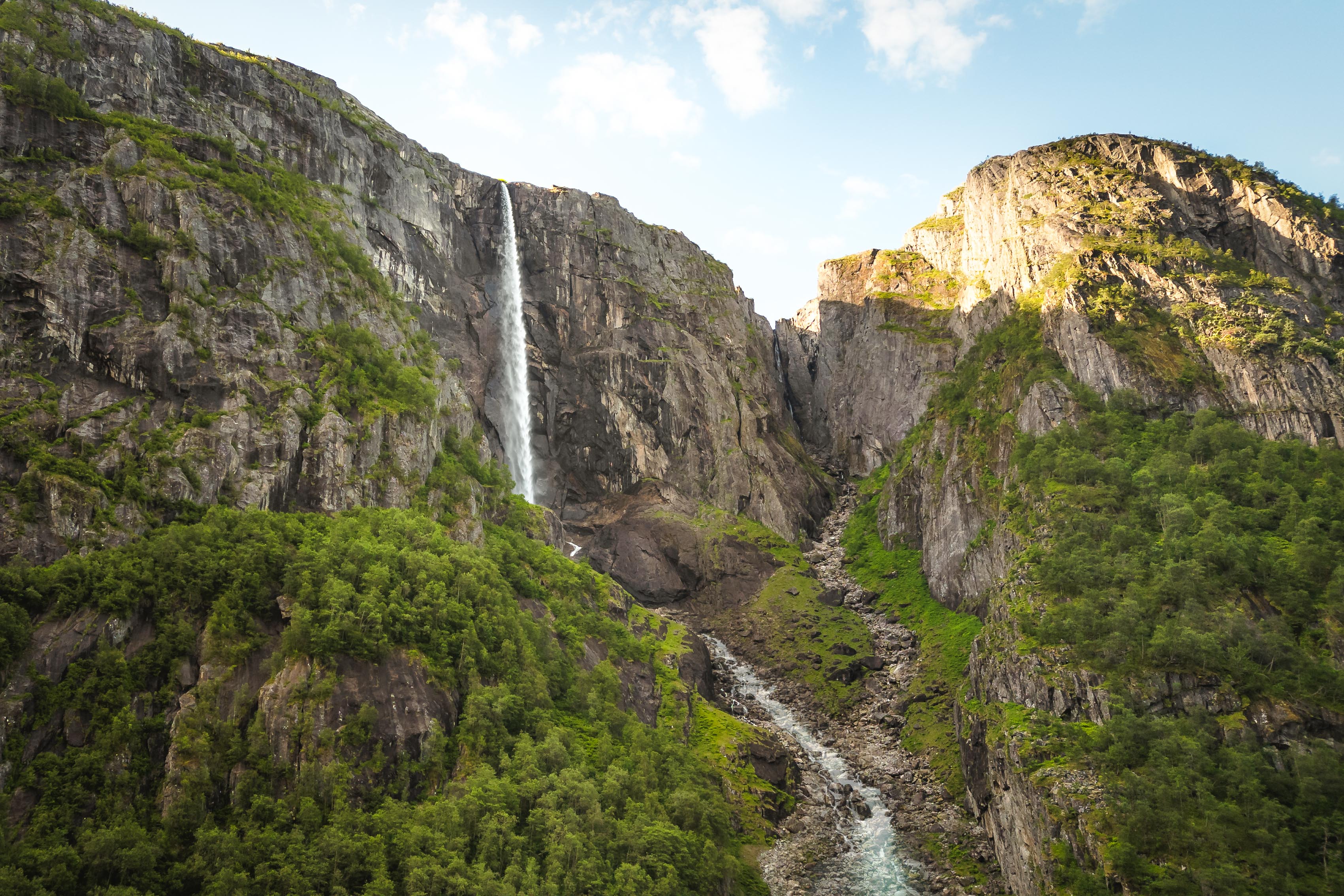 Skytjefossen waterfall