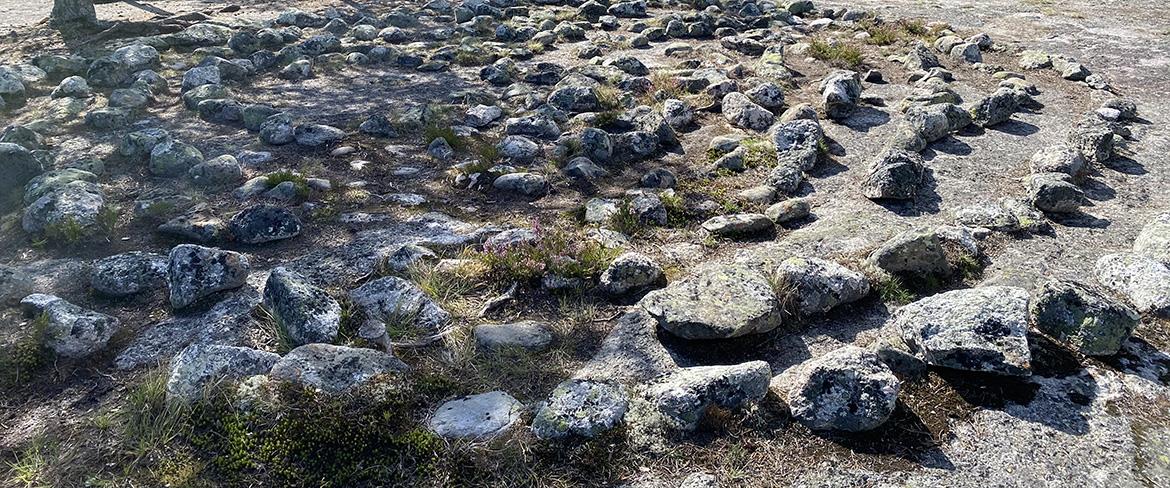 Stenlabyrint längs Arkeologstigen