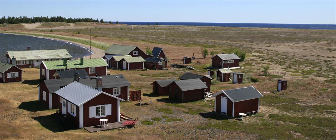 Vy över stugor på Stenskär