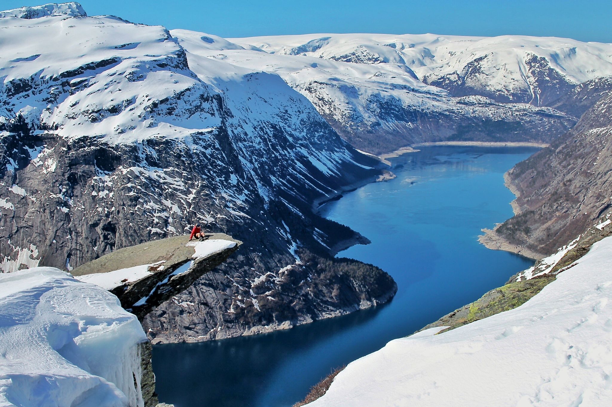 Trolltunga vinter med Trolltunga Adventures