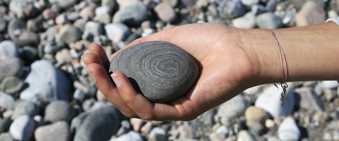 Sten i handen på Stenskär_SW2 1170x488