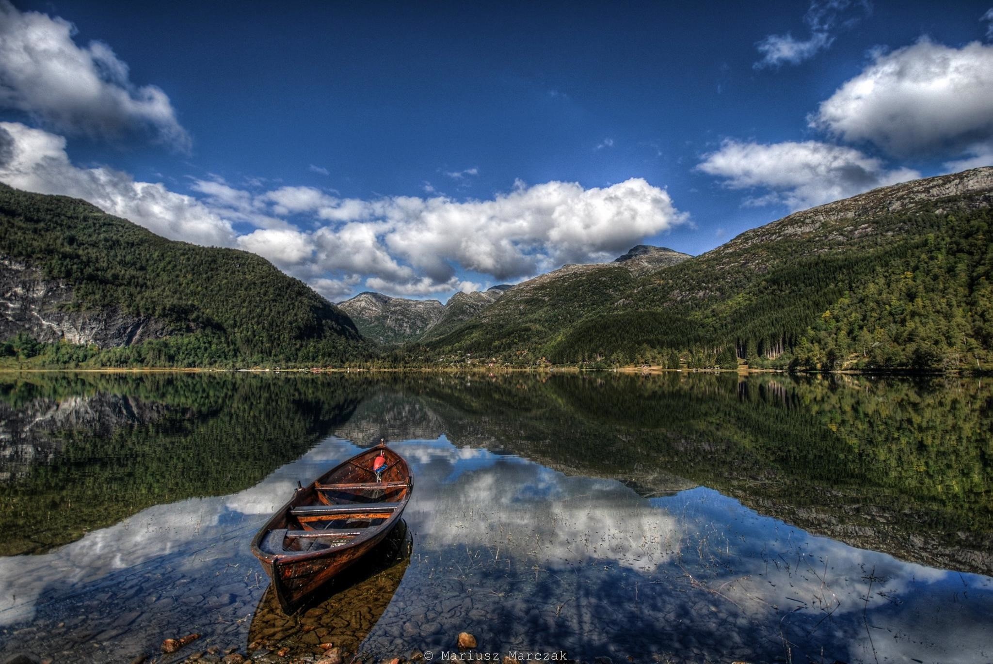 Around Lake Fitjadalsvatnet