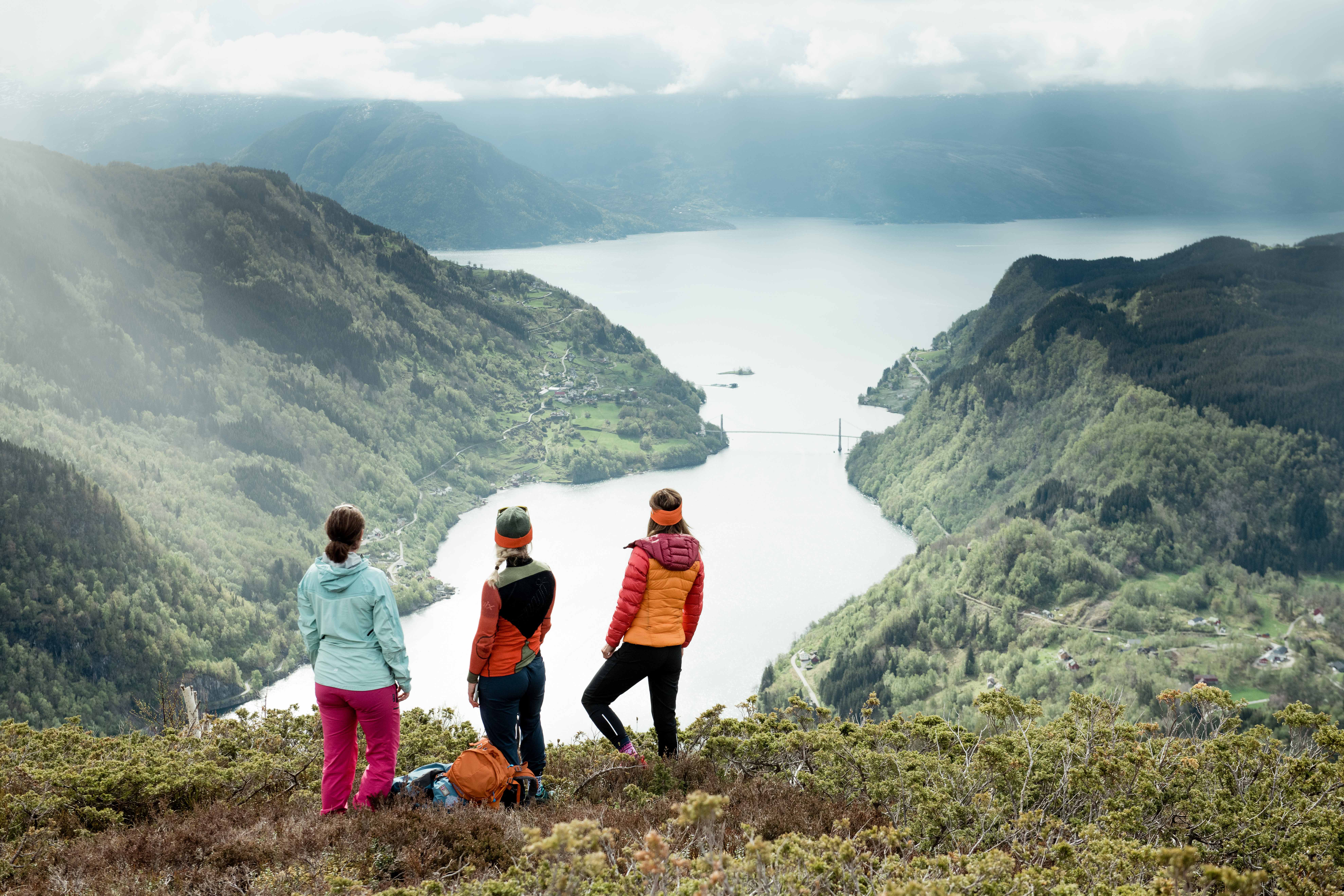 Guida turar til fots  – Hardangerfjord Adventure